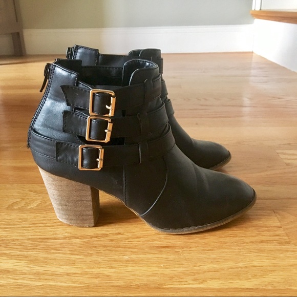 😍 Perfect Black Booties - Picture 1 of 6